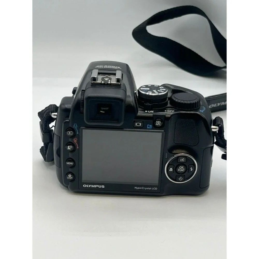 Olympus SP-570UZ Digital Camera 10MP 20x Optical Zoom 2.7